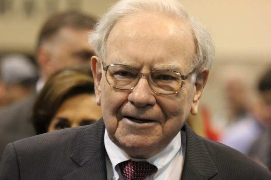 Is Warren Buffett Abandoning Stocks? His 18 Words Provide a Revealing Insight.